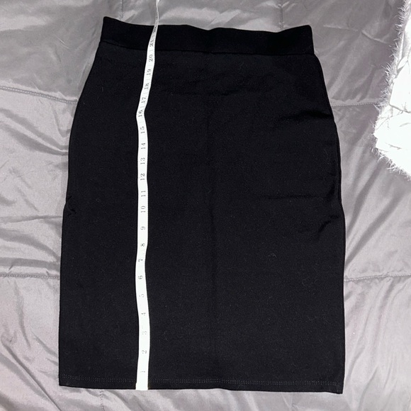 Black pencil skirt - Picture 2 of 3